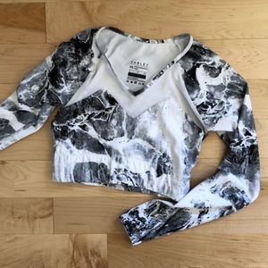 Varley crop top long sleeve bra in marble